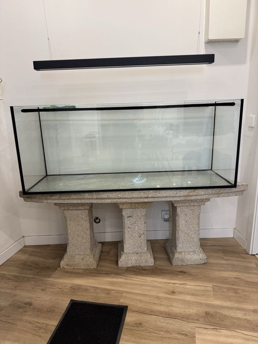 Vendo Aquario de 1,5mt + movel em granito