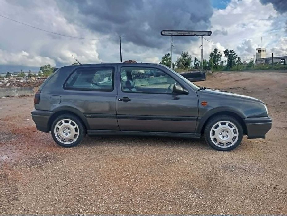 Volkswagen Golf GTI 2.0 8V