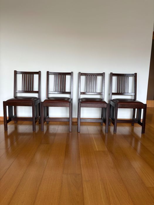 Cadeiras em Madeira Maciça Wengue natural e Pele Natural — Como Novas