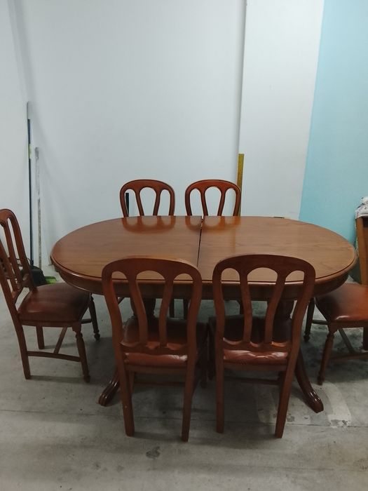 Mesa Extensível e Cadeiras