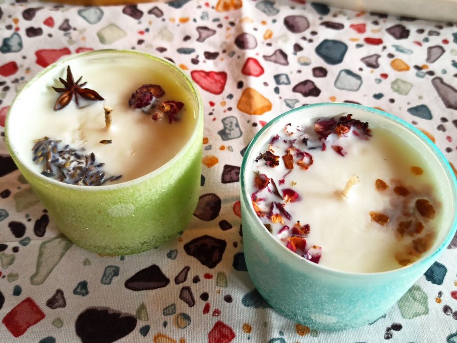 2 świece z wosku sojowego . Aromatyczne, Cena za dwie.