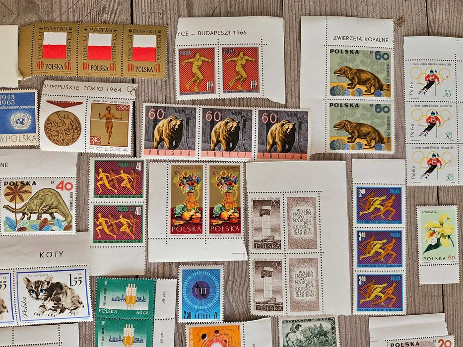Duży zestaw znaczków PRL ok. 200 szt. – serie, bloki, lata 60–70