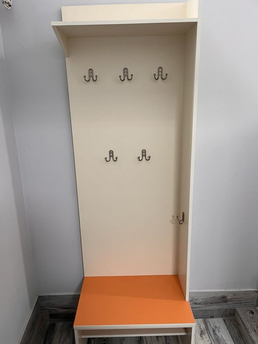 Вішалка для одягу