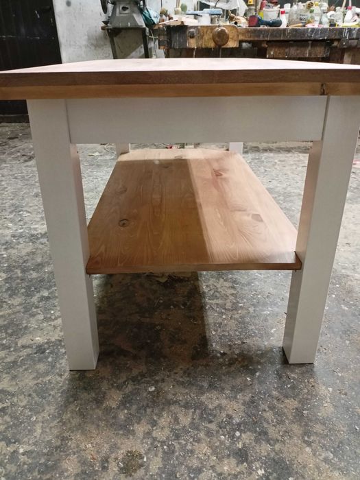 Nowy stół drewniany