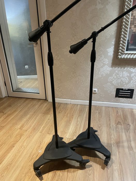 2 Suportes de Microfone Ultimate MC-125 - Como novo