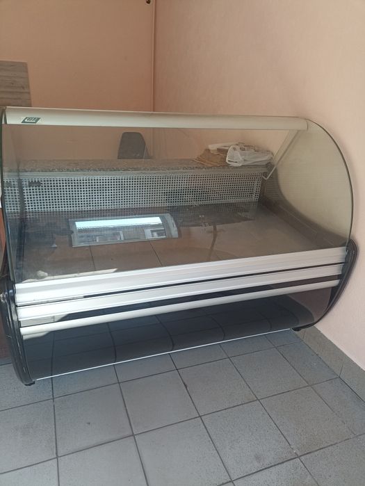 Продам холодильні вітрини 2 шт 1,4м по 25000