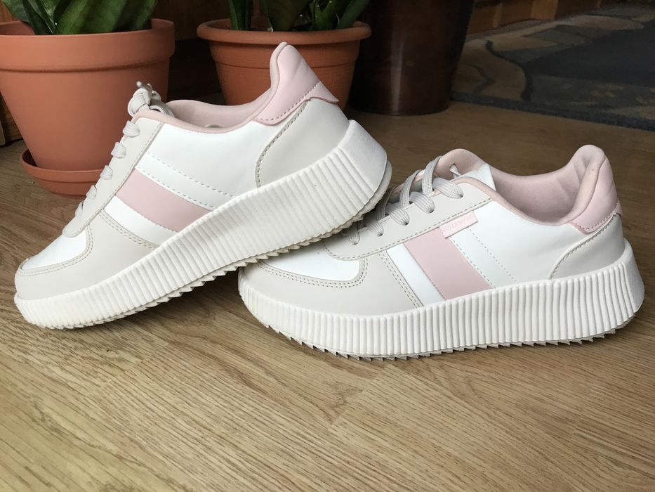 DeeZee. Damskie buty sportowe rozmiar 38