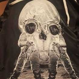 Sweat preta com capuz tecido acetinado, NOVA