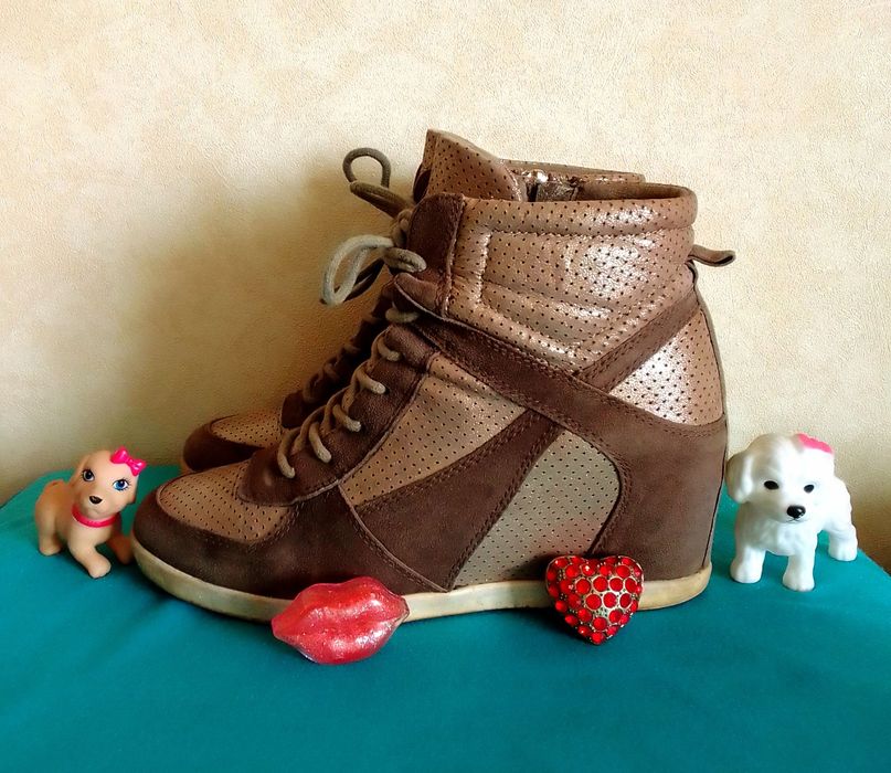 Стильные деми-ботиночки  MARC JACOBS и сникерсы TAMARIS. Made in USA. Original. НАТУРАЛЬНАЯ КОЖА. Размер 38/25 см/.