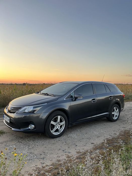 машина Toyota Avensis diesel