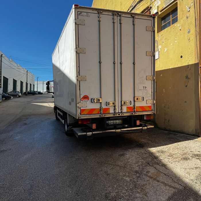 Iveco Euro Cargo em ótimo estado.