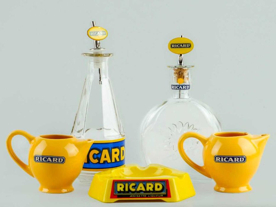 Caneca de cerveja alemã com caixa de música