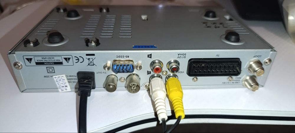 Продам тюнер Opticum 4100c