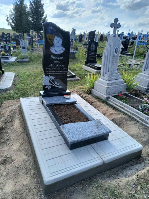 Виготовлення та встановлення пам'ятників  з граніту та крихти