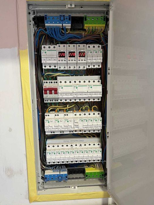 Встановлення монтаж резервного живлення, інверторів та акб