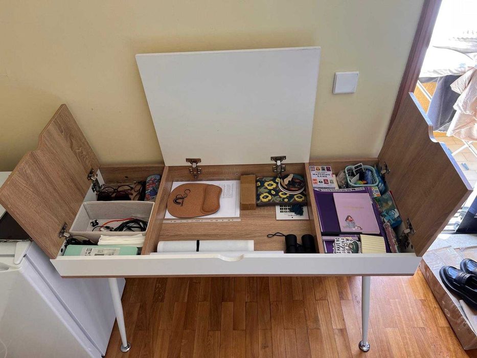 Mesa de escritório com 3 compartimentos/baú de arrumação