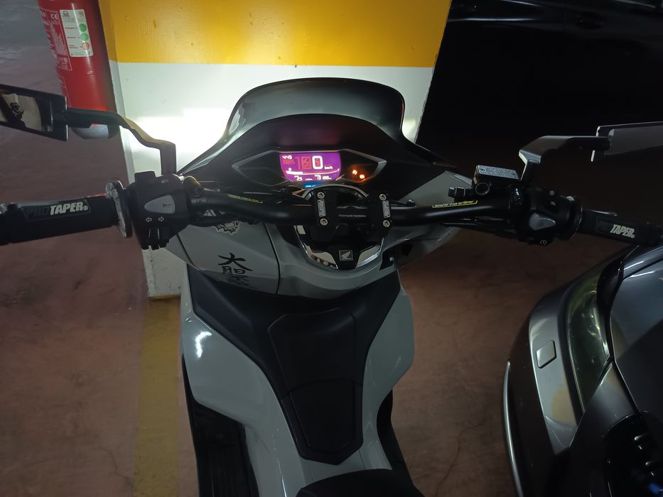 Honda PCX 125, em óptimo estado...     Nada a fazer com revisão feita , é pegar e andar...