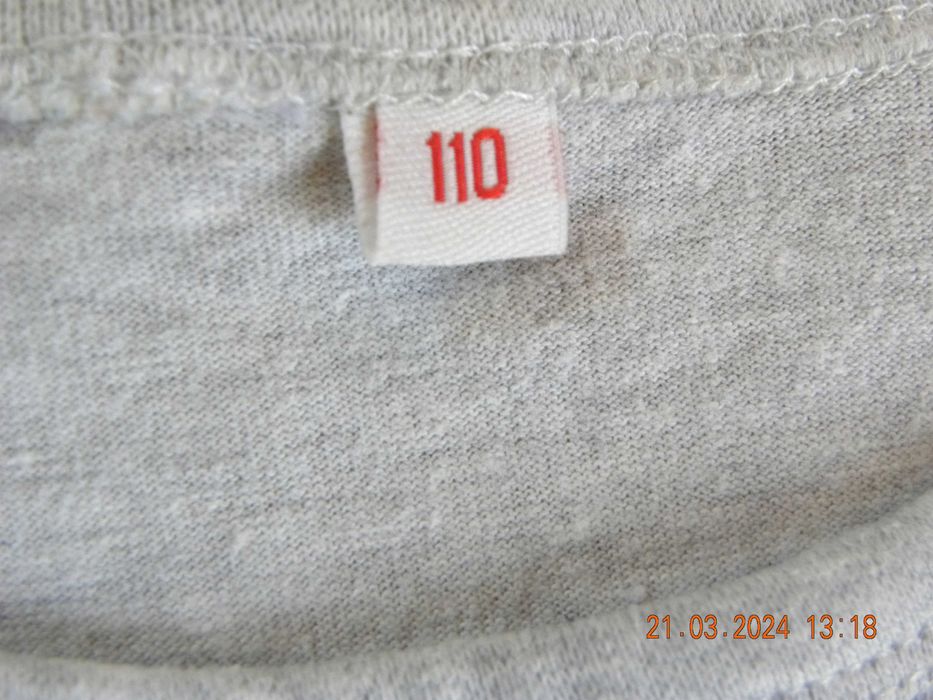 2 koszulki bez rękawów 104 – 110 cm.