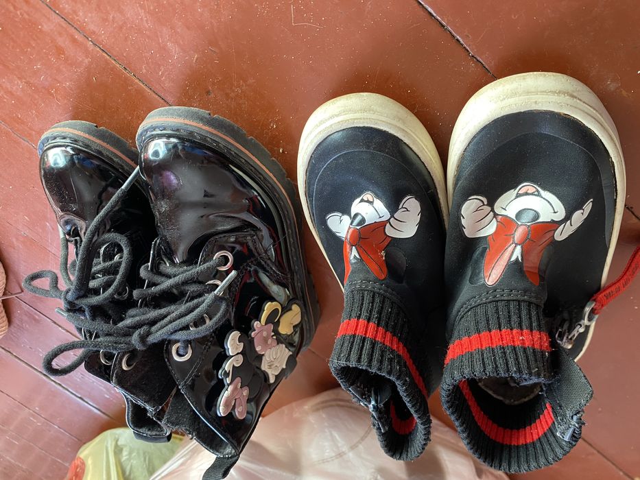 Фірмове взуття для дівчинки