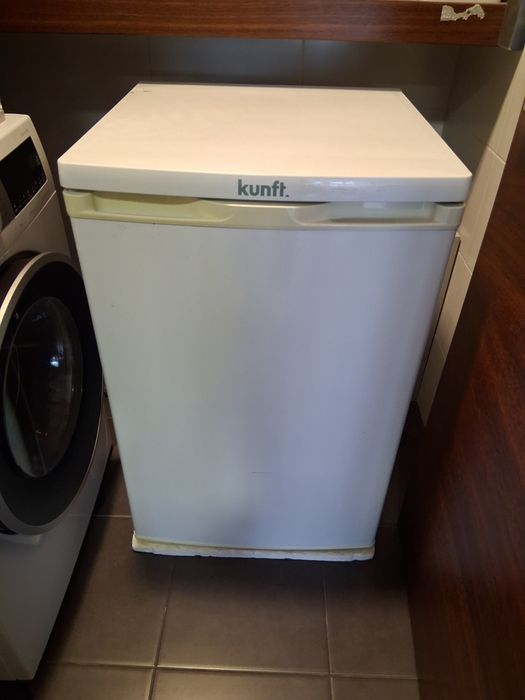 Arca congeladora vertical Kunft