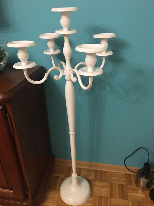 Swiecznik bialy metalowy