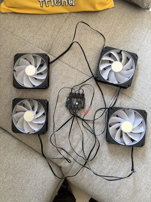 4 Ventoinhas ARGB com controladora