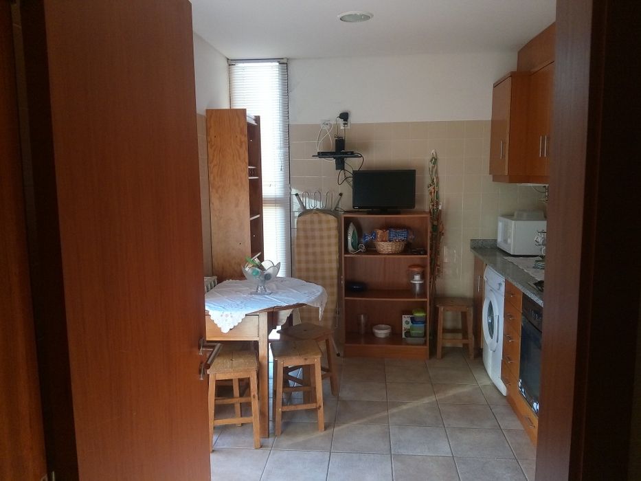 Alugo quarto (São Martinho do Bispo)