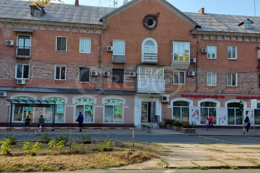 Продаж магазину на Карачунах вул. Алмазна, 4