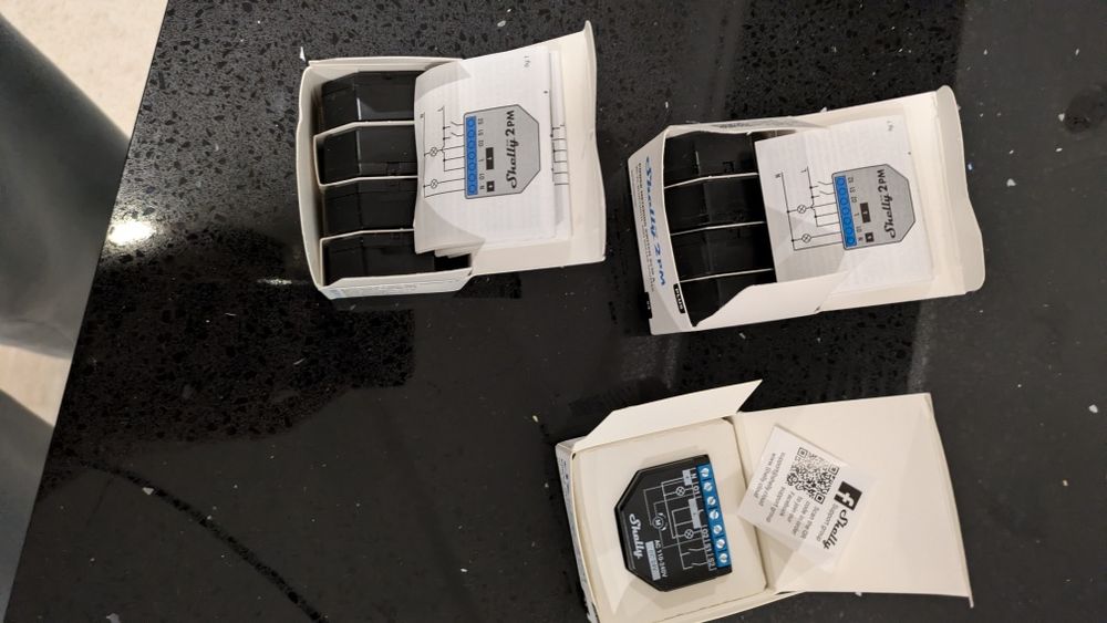 Vendo 9 unidades Shelly Plus 2PM Interruptor inteligente WiFi e Bluetooth, para cortinas e persianas