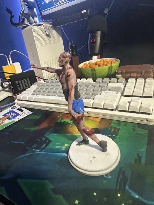 Figurka recznie malowana na wzór postaci z dying light