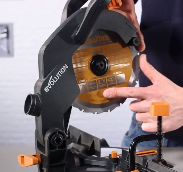 Serra multilateral disco unico corte ferro madeira não aquece o ferro