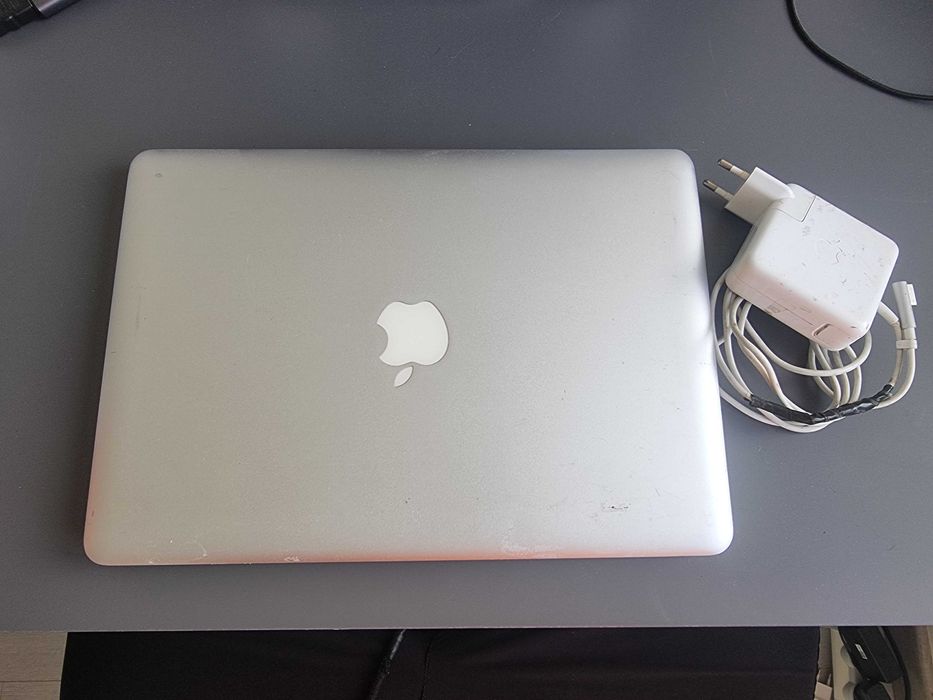 MacBook Pro 13" Unibody (Modelo A1278) + Carregador para peças avariado