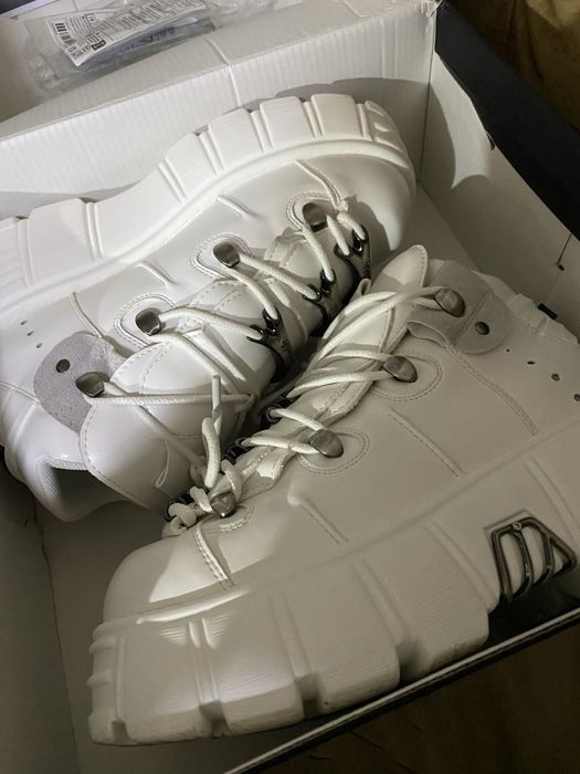 нью роки белые.