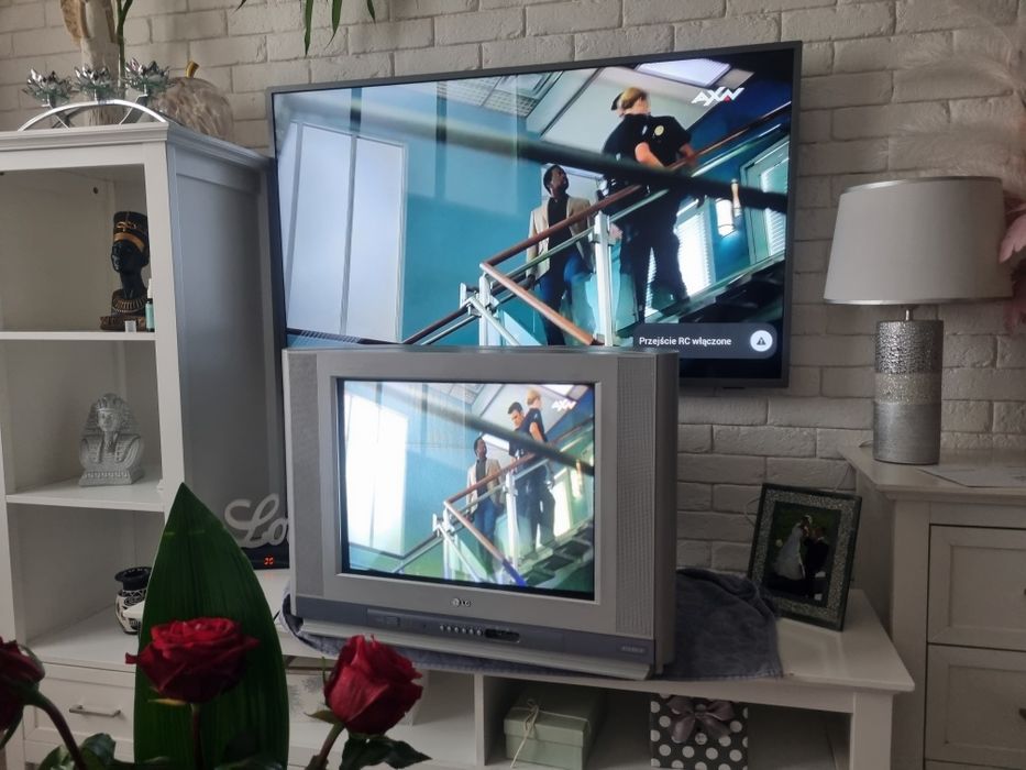 Telewizor 21 calowy z pilotem