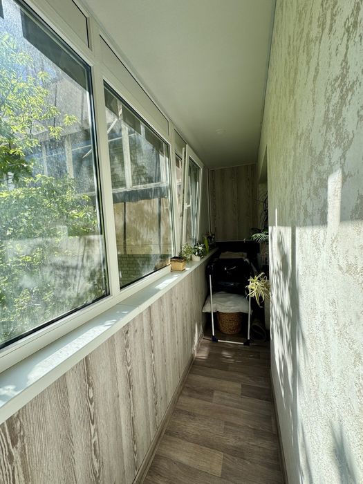 Продам 3к жм Красный Камень ул Савкина кирпичный дом