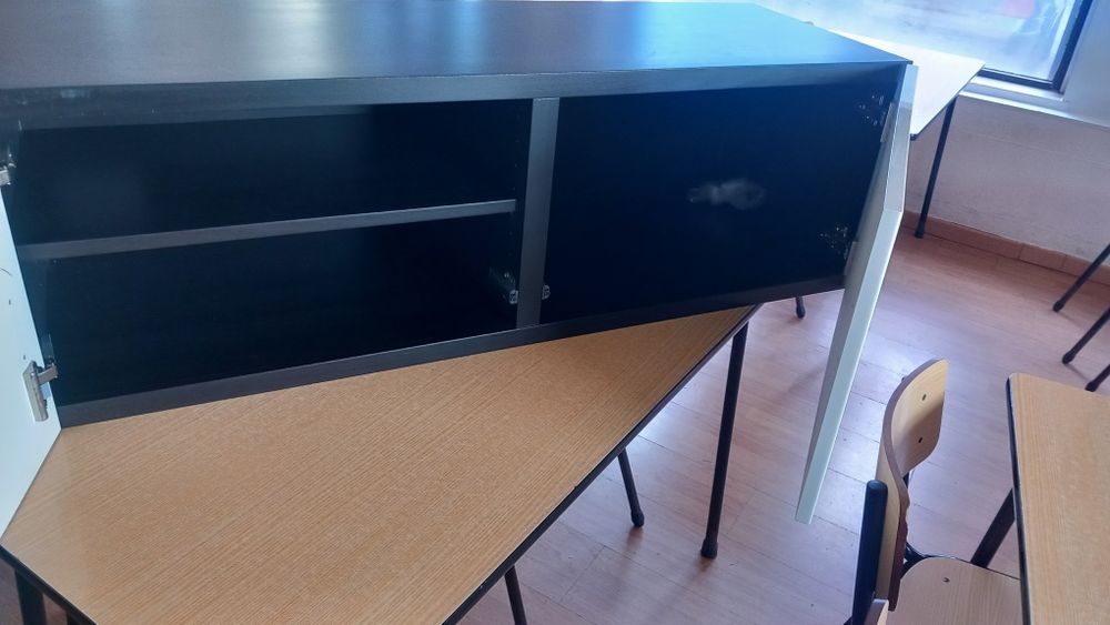 Armário de sala ou de quarto bem estimado