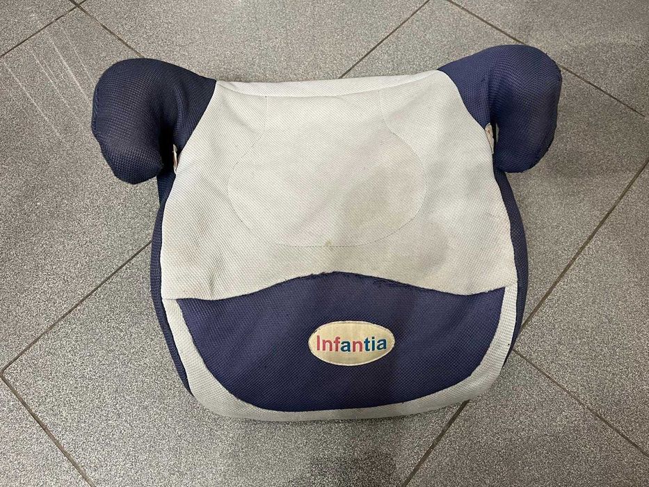 Cadeirinha de transporte de criança em viatura