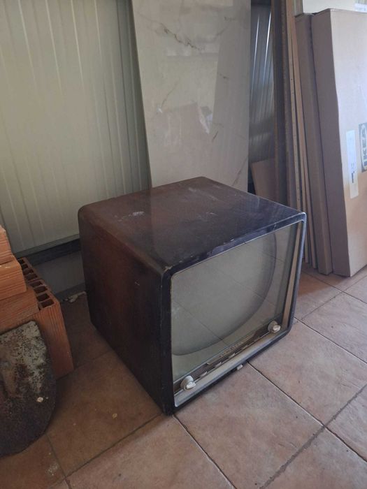 Televisão antiga