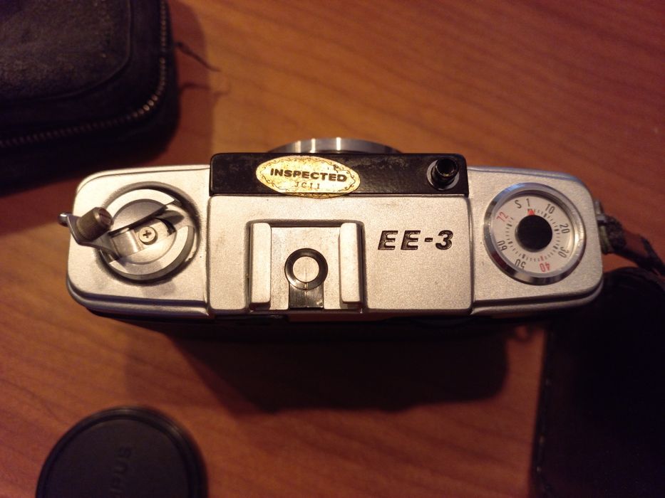 Máquina fotográfica manual antiga olympus com flash e lente extra