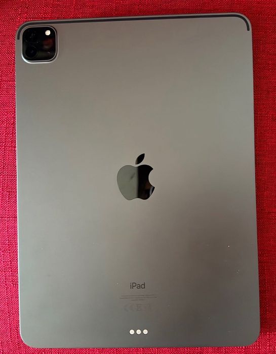 iPad Pro 11" M1 Cinzento Sideral - Wi-fi + Capa teclado Logitech