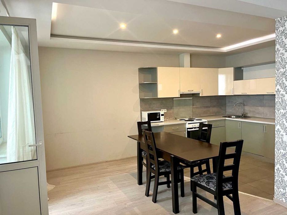 Продаж дохідної нерухомості діючий бізнес Освіти 14а 241м2 без комісії