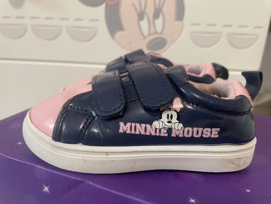 Snikersy z motywem Minnie Mouse