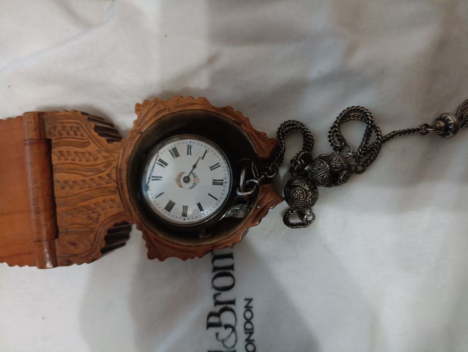 Часы карманные серебряные в футляре с цепочкой