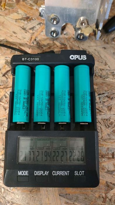 30 A. 2200 mah. Samsung 20 R 2024