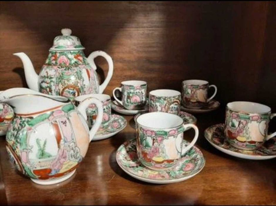 Serviço café pintado à mão de porcelana chinesa. 27 peças