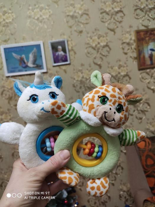 Іграшки малюкам, брязкальця