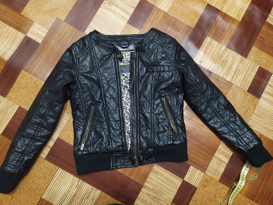 Куртка на дівчинку.