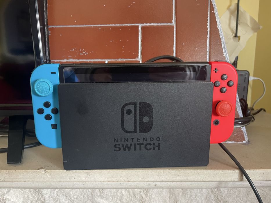Nintendo Switch V1 Desbloqueada com acessórios