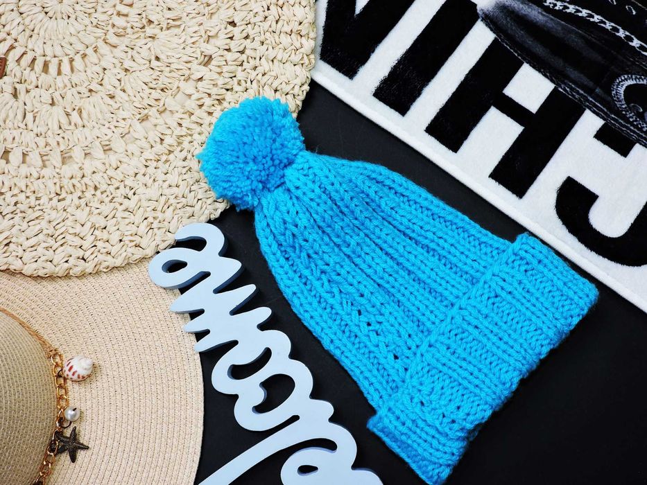 Zimowa czapeczka turkus włóczka pompon