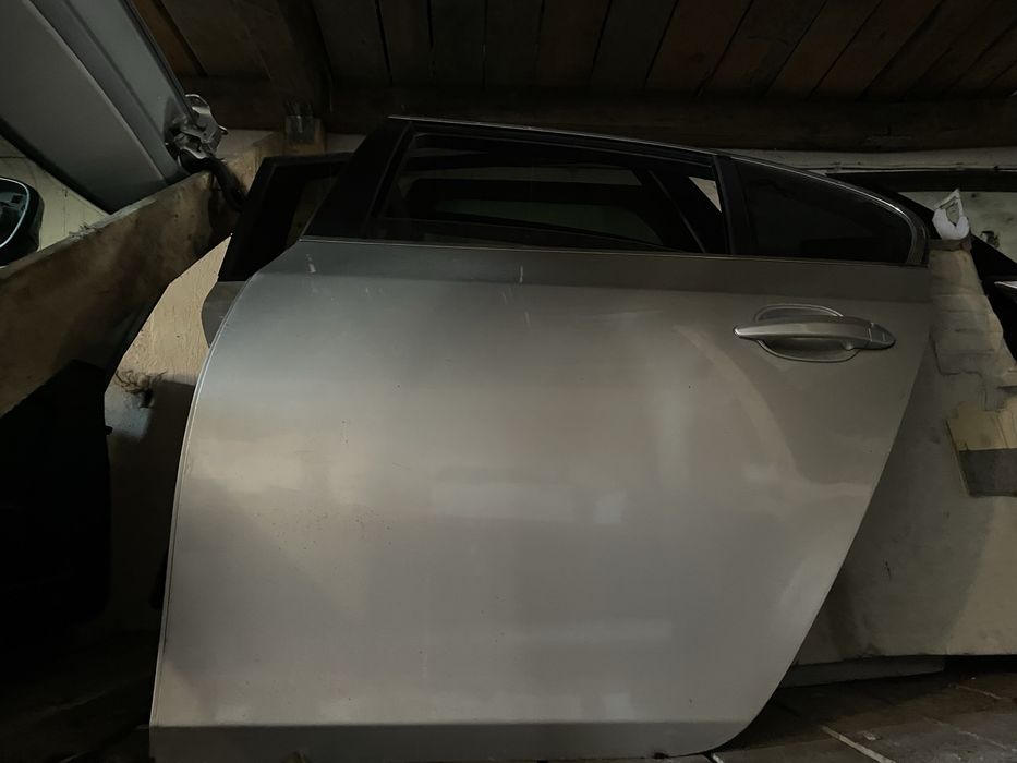 BMW e60 e61 drzwi lewy tył titan silber 354